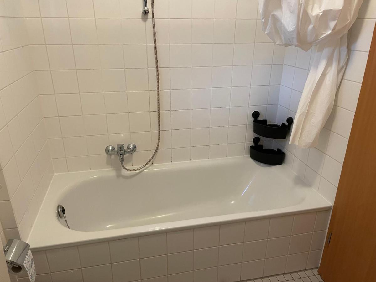 Ferienwohnung Mit 2 Zimmer, Kueche, Bad, In 萨尔布吕肯 外观 照片